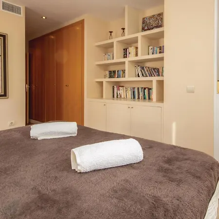 Front In Apartment *