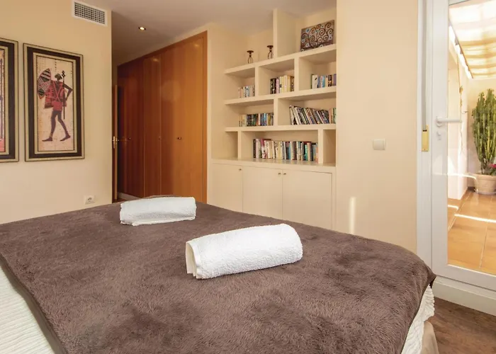 2 Bedroom Lovely In Appartamento *